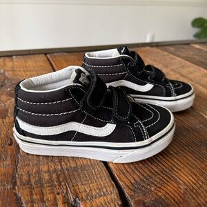 Vans Black & White Sk8-Mid Reissue V Trainers Size 12C